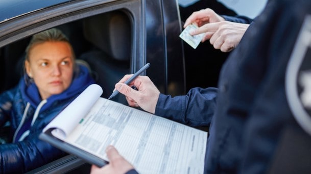 ¿Te pueden deportar por manejar sin licencia en USA? 1 te pueden deportar por manejar sin licencia